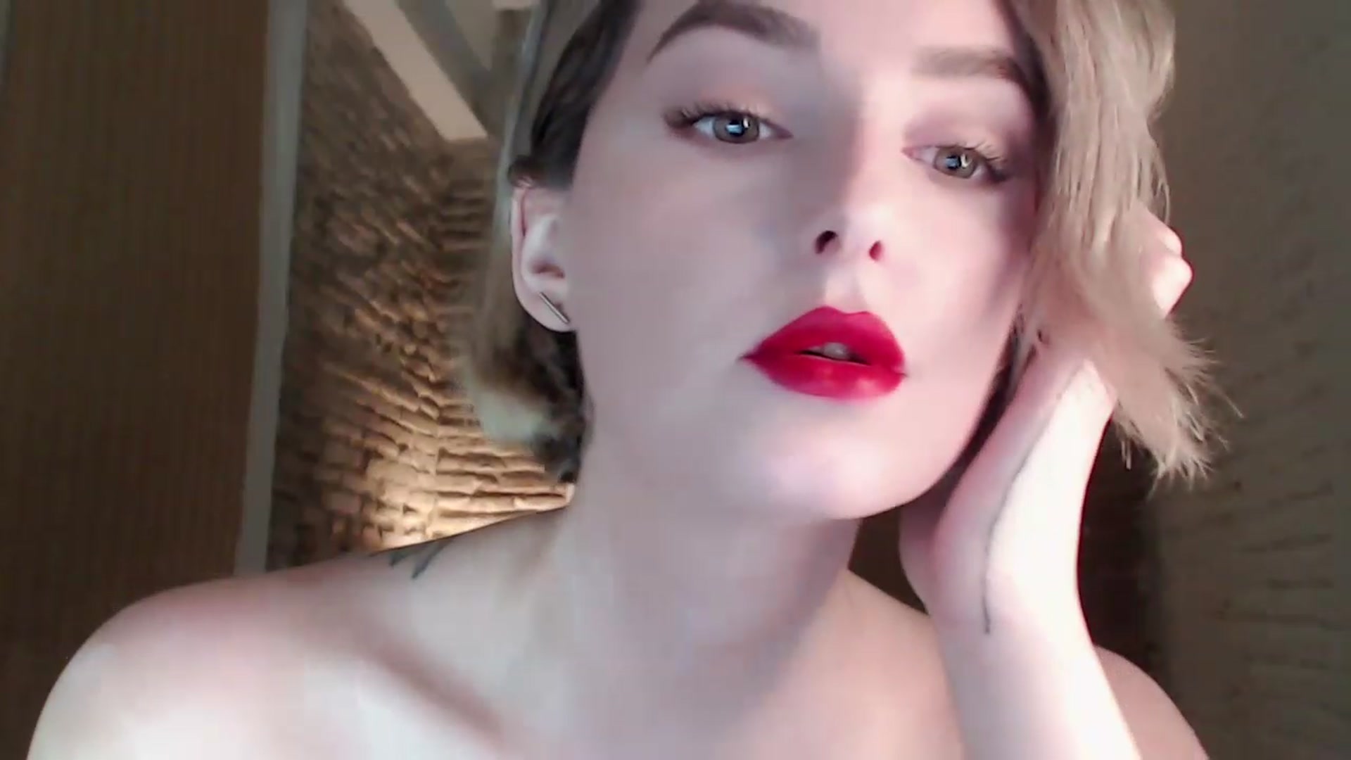 Gallery image thumbnail from Red_Lips_Girl's myfreecams stream on, 06/07/2023, 23:16 image 7 of 20
