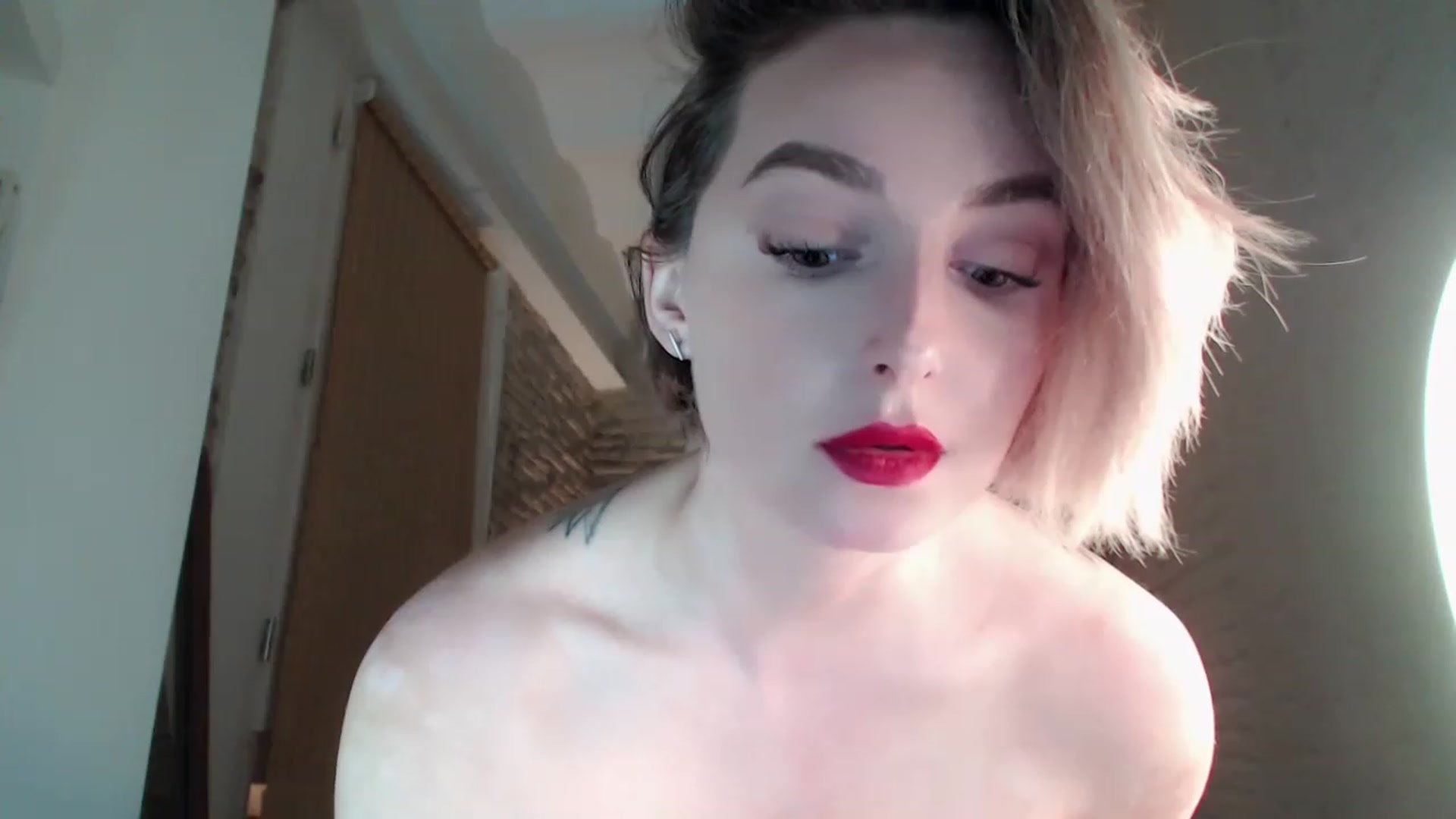 Gallery image thumbnail from Red_Lips_Girl's myfreecams stream on, 06/07/2023, 23:37 image 9 of 20