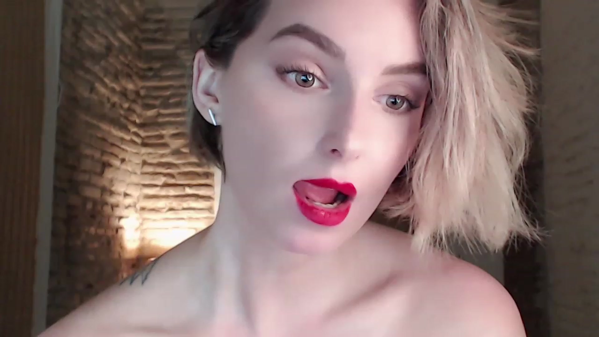 Gallery image thumbnail from Red_Lips_Girl's myfreecams stream on, 06/07/2023, 23:37 image 2 of 20