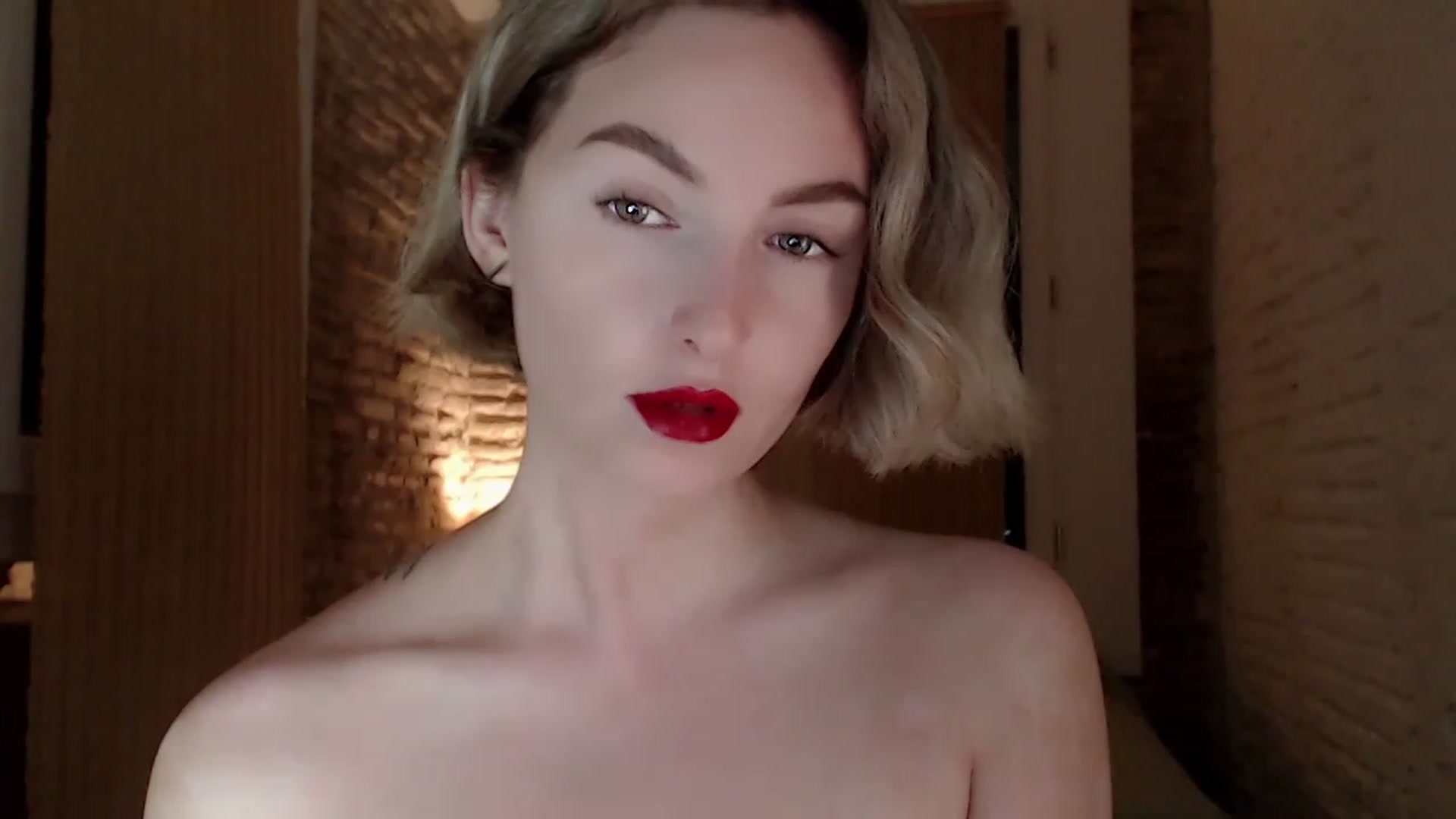 Gallery image thumbnail from Red_Lips_Girl's myfreecams stream on, 06/16/2023, 24:03 image 8 of 20