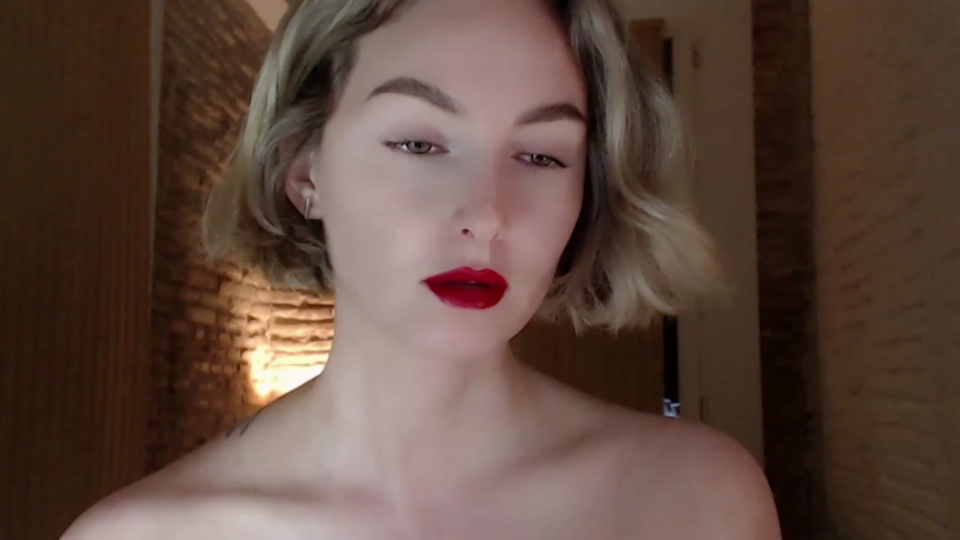 Gallery image thumbnail from Red_Lips_Girl's myfreecams stream on, 06/16/2023, 24:03 image 1 of 20