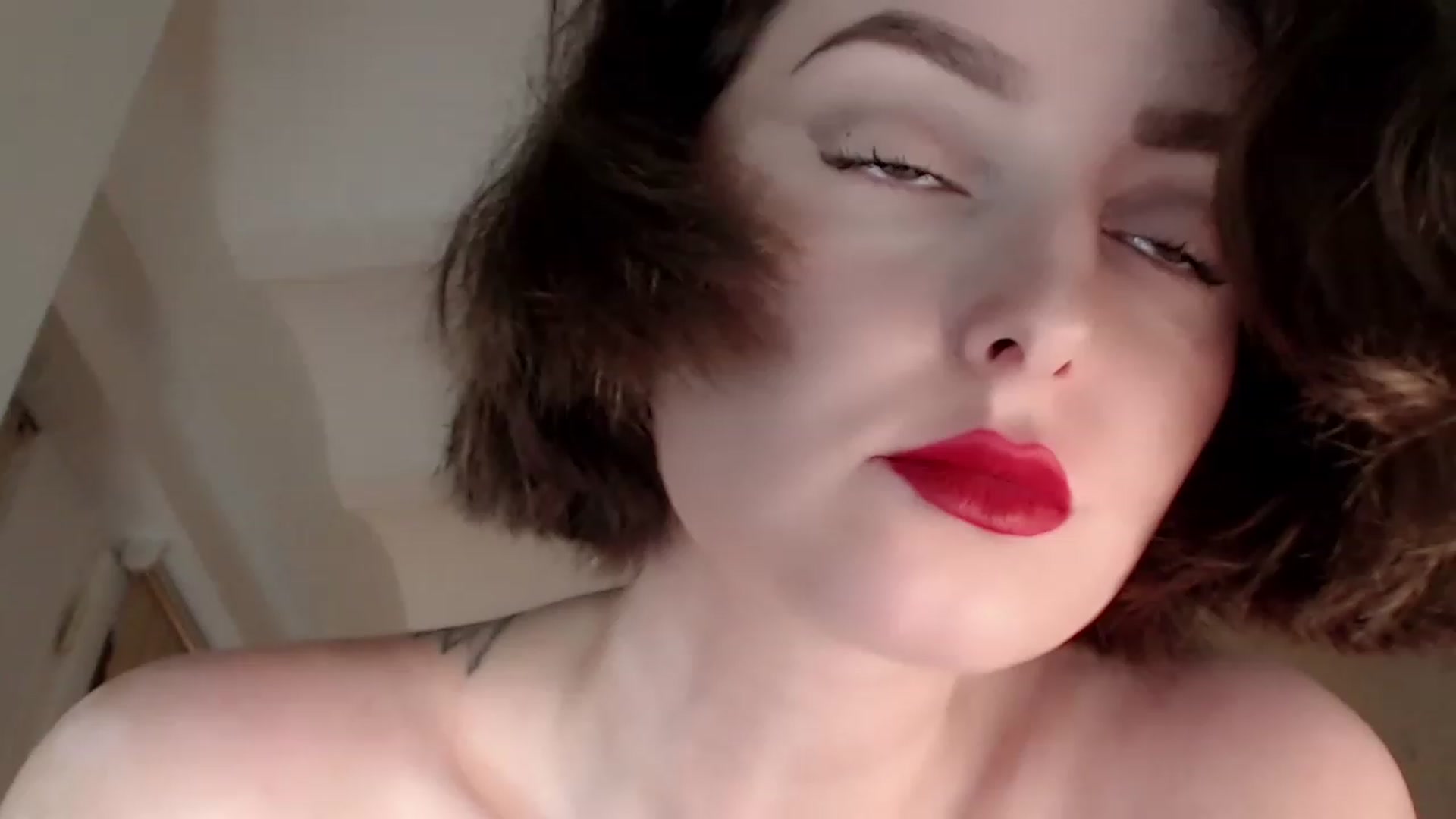 Gallery image thumbnail from Red_Lips_Girl's myfreecams stream on, 06/26/2023, 21:35 image 18 of 20