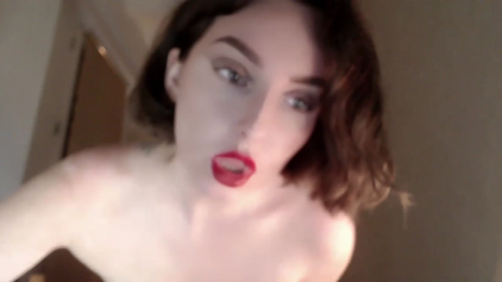 Gallery image thumbnail from Red_Lips_Girl's myfreecams stream on, 06/26/2023, 21:35 image 10 of 20