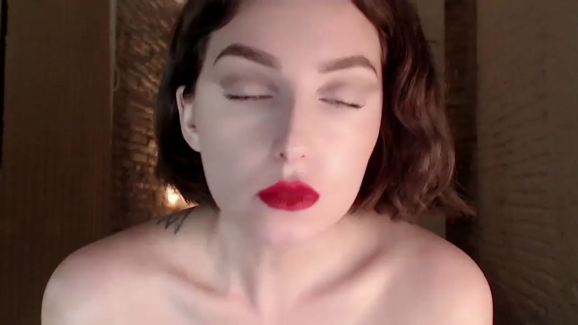 Gallery image thumbnail from Red_Lips_Girl's myfreecams stream on, 06/26/2023, 22:13 image 18 of 20