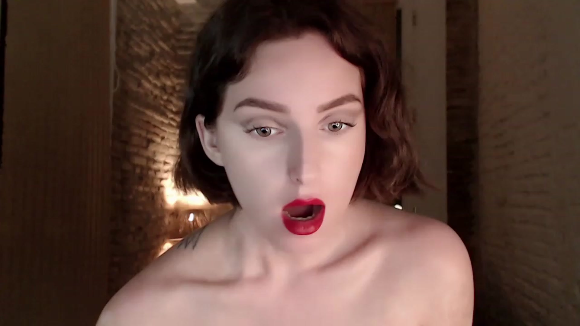 Gallery image thumbnail from Red_Lips_Girl's myfreecams stream on, 06/26/2023, 22:13 image 17 of 20