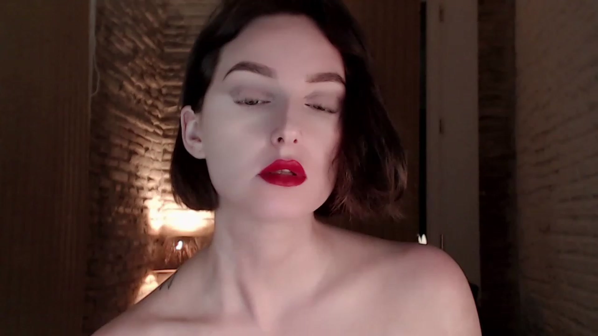 Gallery image thumbnail from Red_Lips_Girl's myfreecams stream on, 06/26/2023, 23:23 image 6 of 20