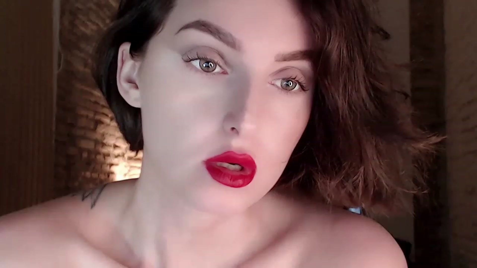 Gallery image thumbnail from Red_Lips_Girl's myfreecams stream on, 06/27/2023, 24:06 image 9 of 20