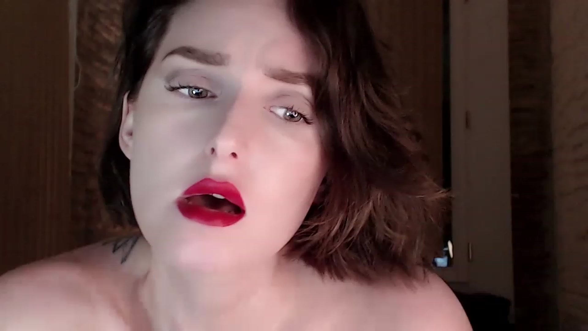 Gallery image thumbnail from Red_Lips_Girl's myfreecams stream on, 06/27/2023, 24:06 image 13 of 20