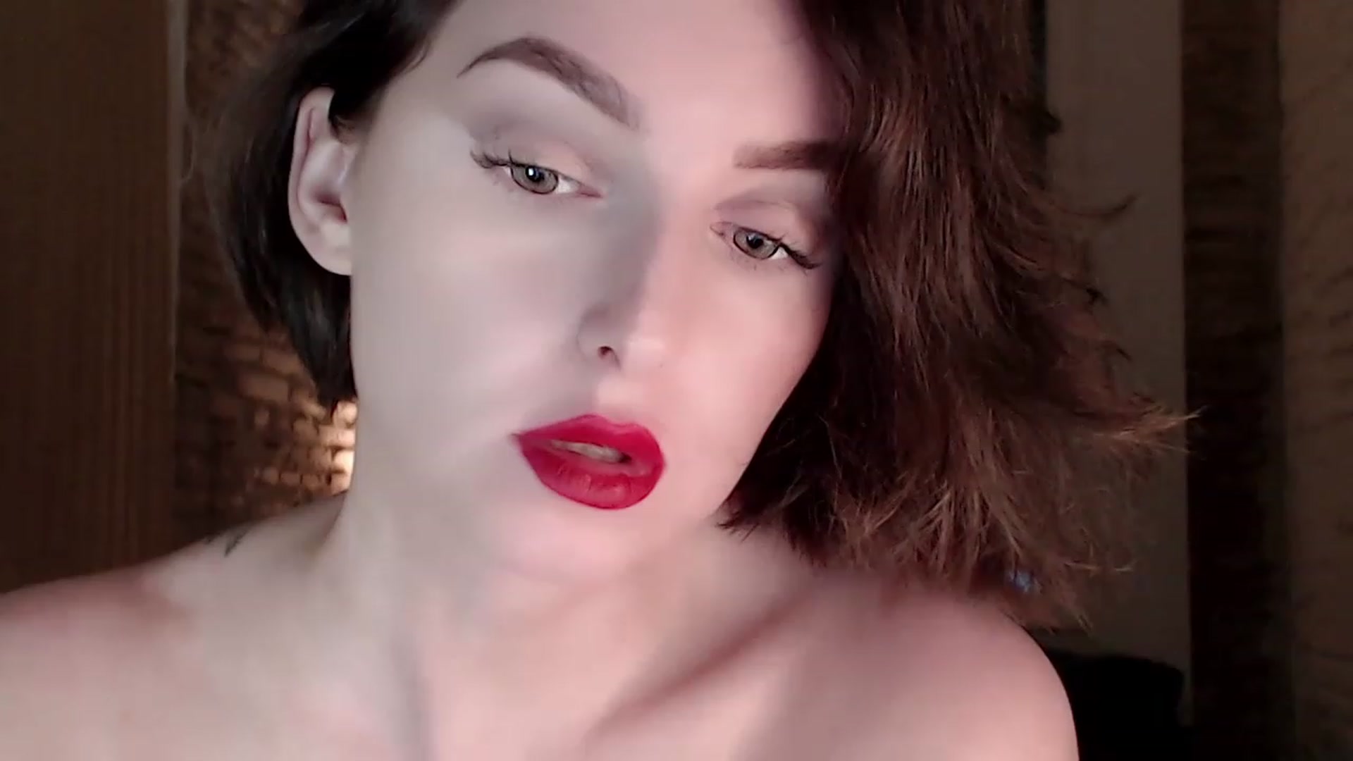 Gallery image thumbnail from Red_Lips_Girl's myfreecams stream on, 06/27/2023, 24:06 image 10 of 20
