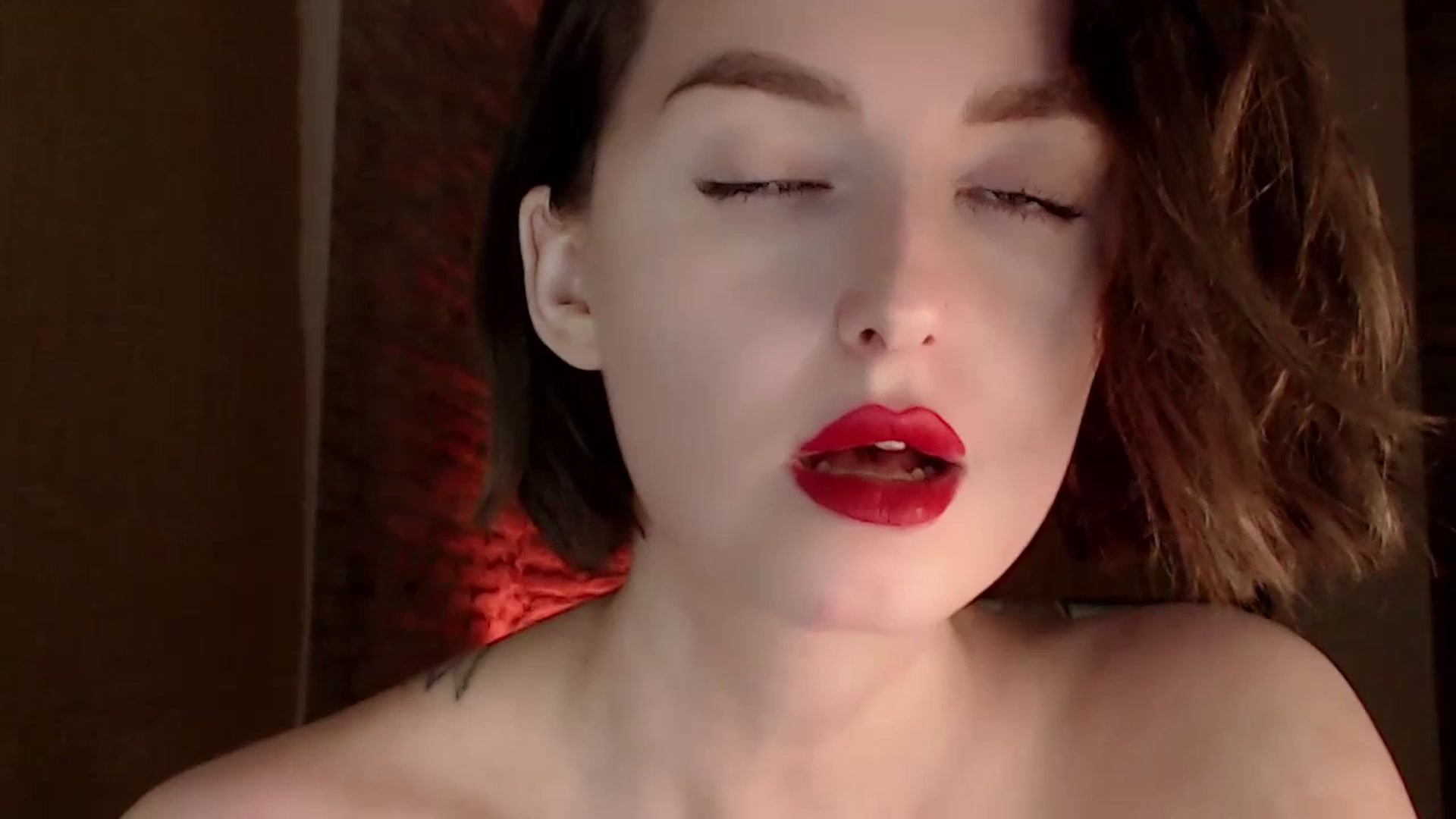 Gallery image thumbnail from Red_Lips_Girl's myfreecams stream on, 07/17/2023, 23:23 image 16 of 20