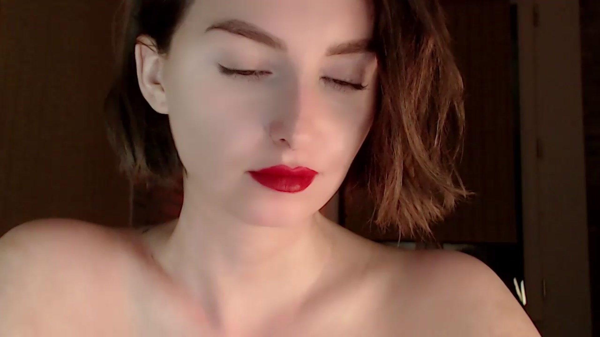 Gallery image thumbnail from Red_Lips_Girl's myfreecams stream on, 07/18/2023, 24:03 image 6 of 20