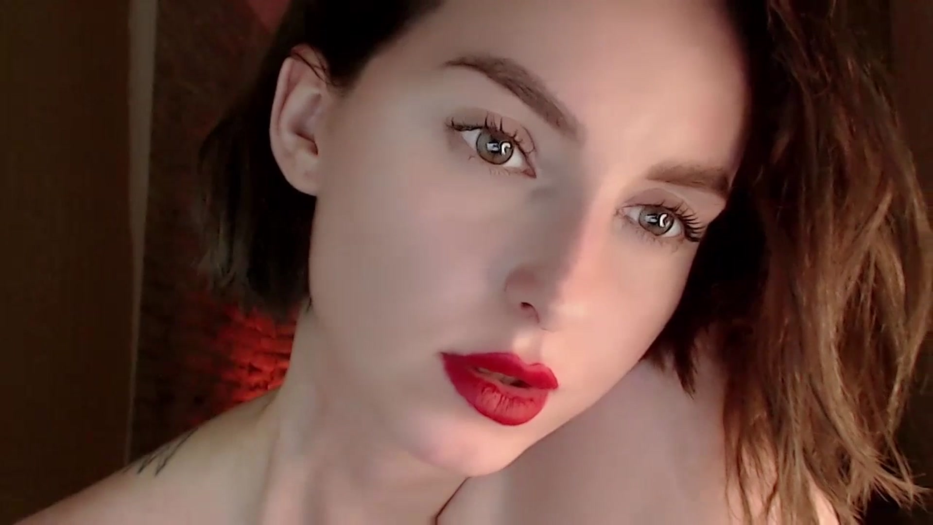 Gallery image thumbnail from Red_Lips_Girl's myfreecams stream on, 07/18/2023, 24:03 image 5 of 20