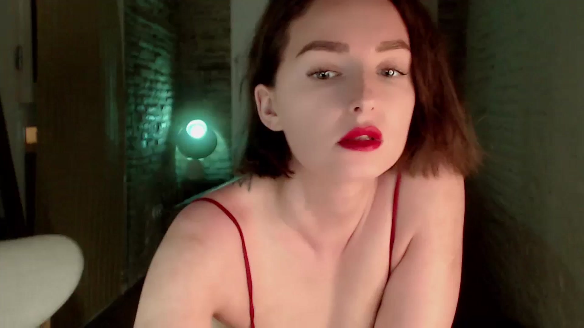 Gallery image thumbnail from Red_Lips_Girl's myfreecams stream on, 07/25/2023, 24:14 image 13 of 20