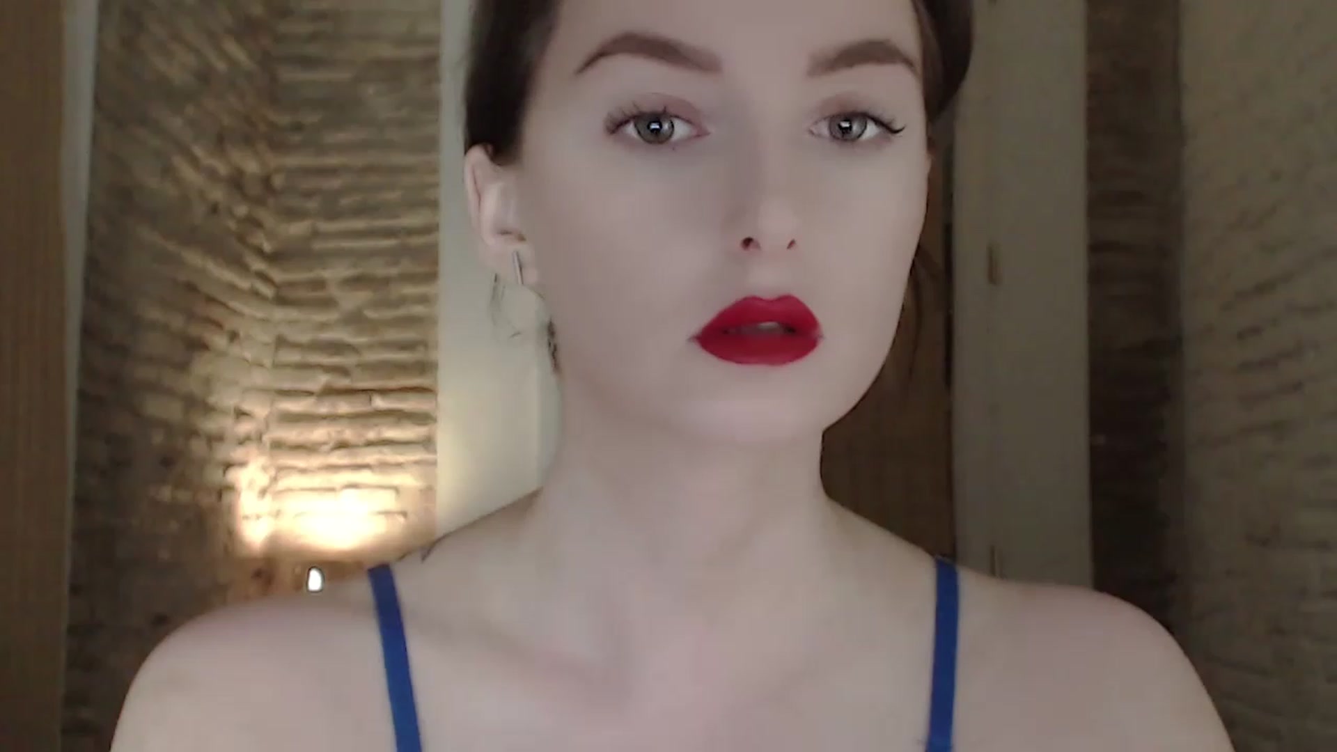 Gallery image thumbnail from Red_Lips_Girl's myfreecams stream on, 08/17/2023, 22:59 image 1 of 20