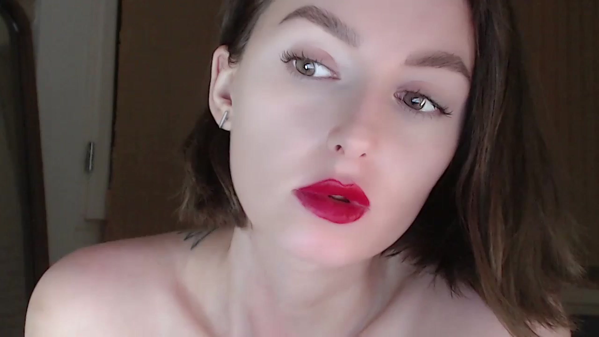 Gallery image thumbnail from Red_Lips_Girl's myfreecams stream on, 08/20/2023, 01:17 image 1 of 20