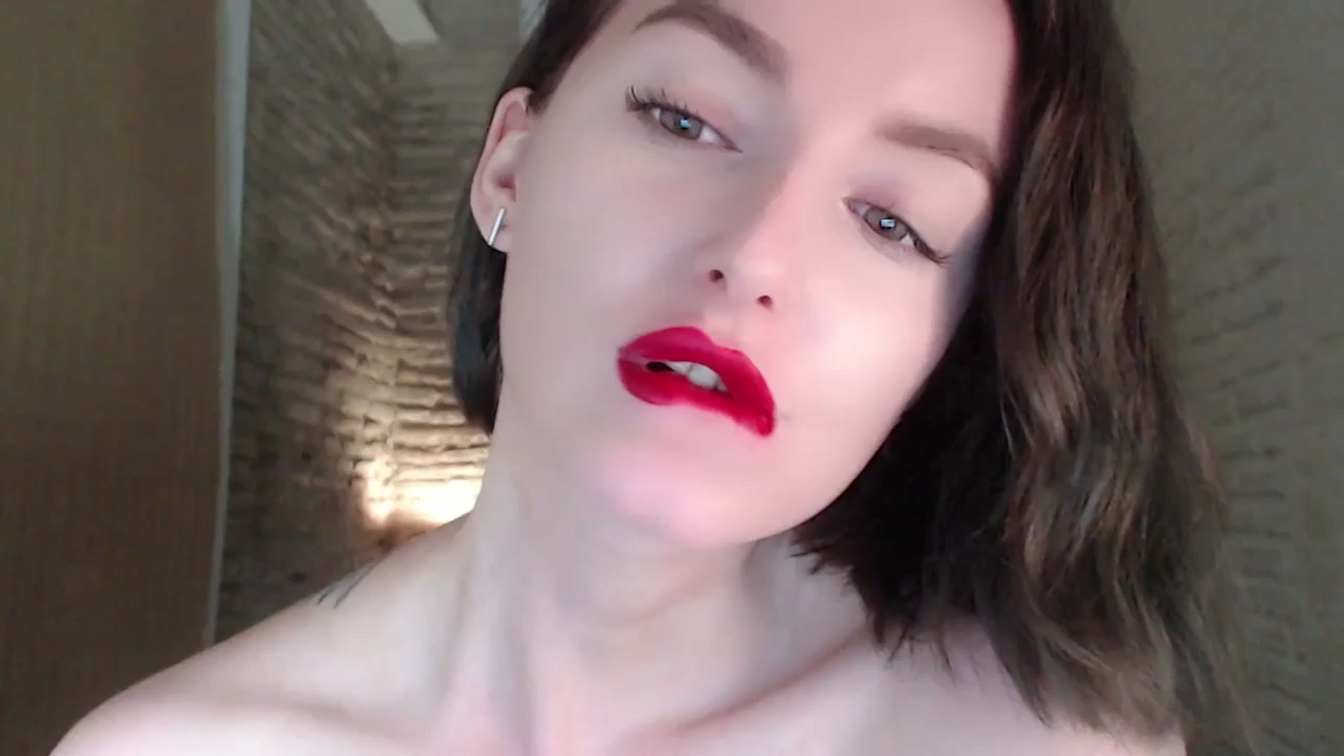 Gallery image thumbnail from Red_Lips_Girl's myfreecams stream on, 08/22/2023, 24:03 image 1 of 20