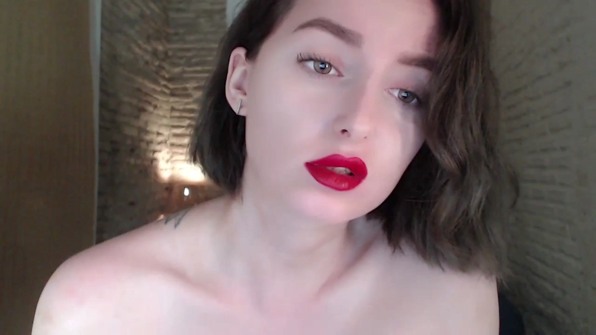 Gallery image thumbnail from Red_Lips_Girl's myfreecams stream on, 08/22/2023, 24:03 image 5 of 20