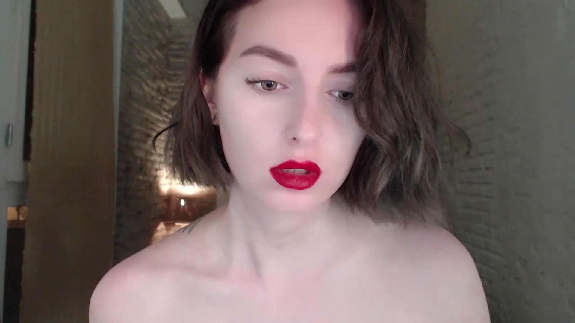 Gallery image thumbnail from Red_Lips_Girl's myfreecams stream on, 08/22/2023, 24:03 image 10 of 20