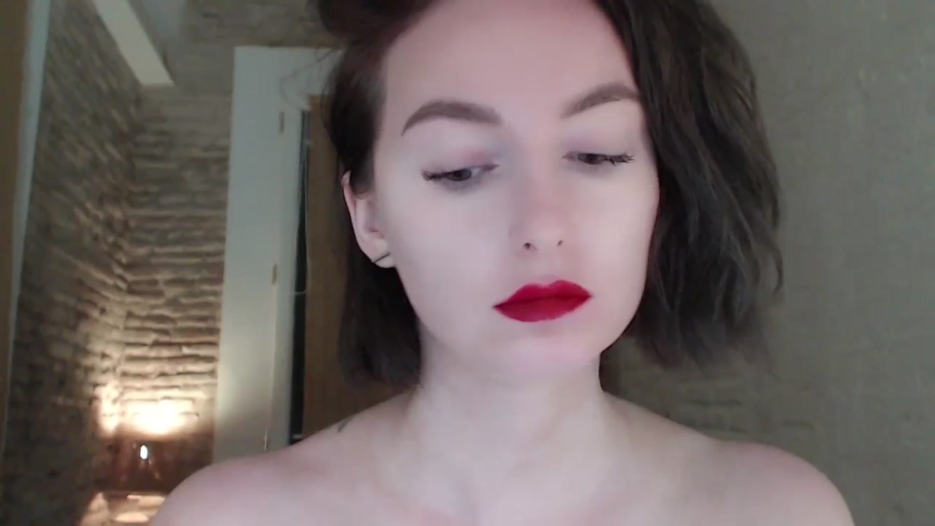 Gallery image thumbnail from Red_Lips_Girl's myfreecams stream on, 08/22/2023, 24:03 image 16 of 20