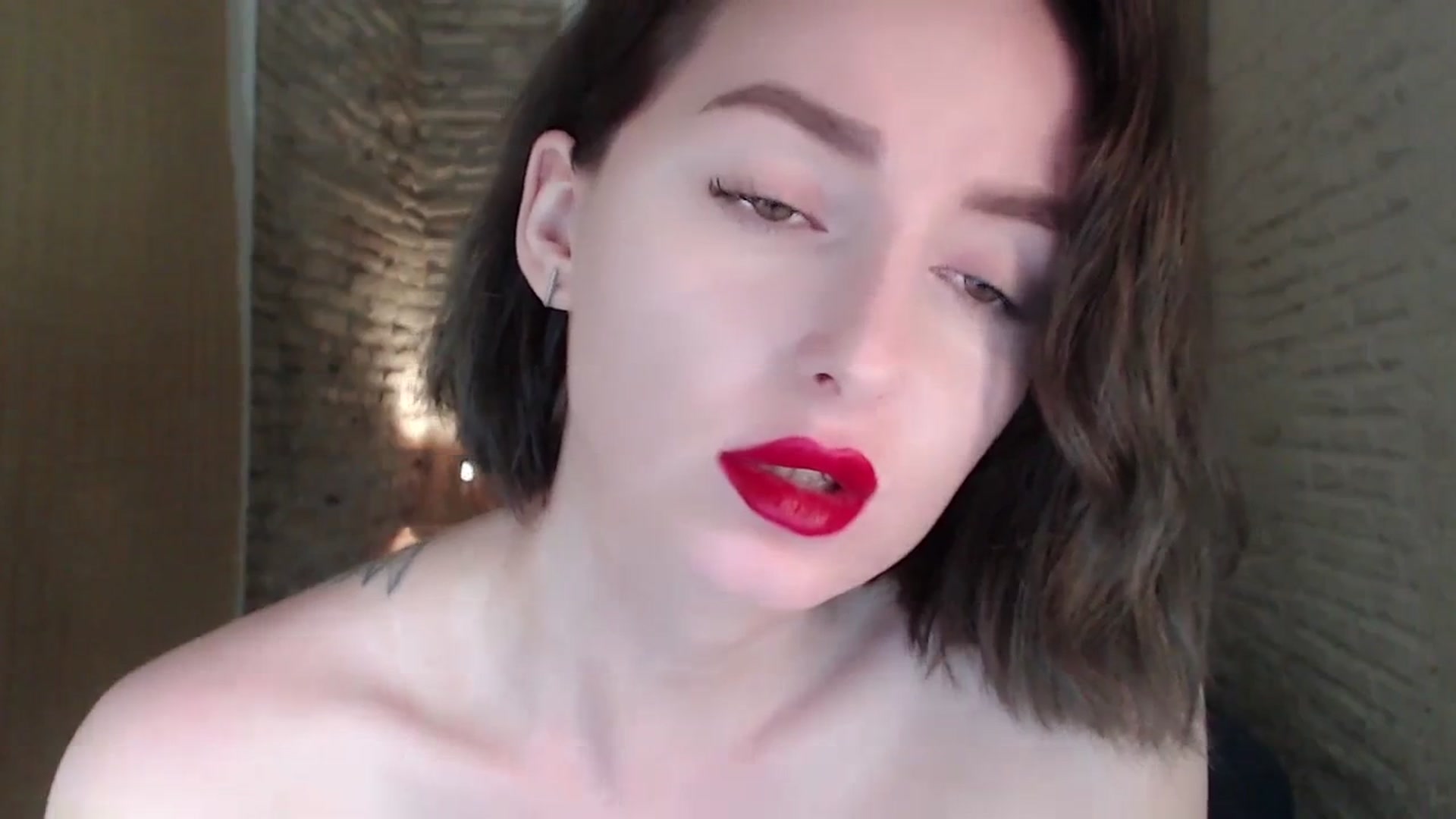 Gallery image thumbnail from Red_Lips_Girl's myfreecams stream on, 08/22/2023, 24:03 image 4 of 20