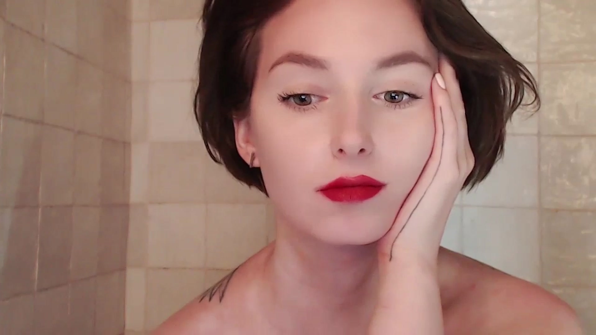 Gallery image thumbnail from Red_Lips_Girl's myfreecams stream on, 08/29/2023, 20:49 image 6 of 20