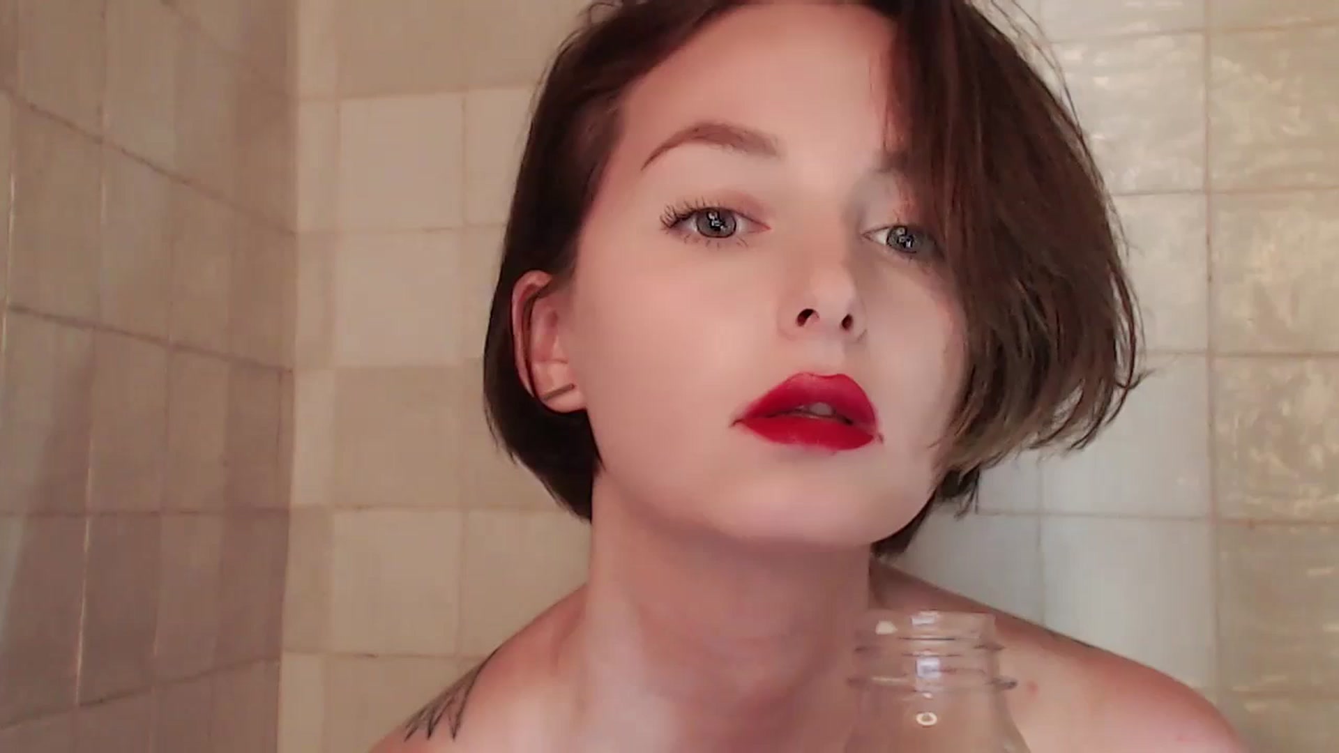 Gallery image thumbnail from Red_Lips_Girl's myfreecams stream on, 08/29/2023, 20:49 image 3 of 20
