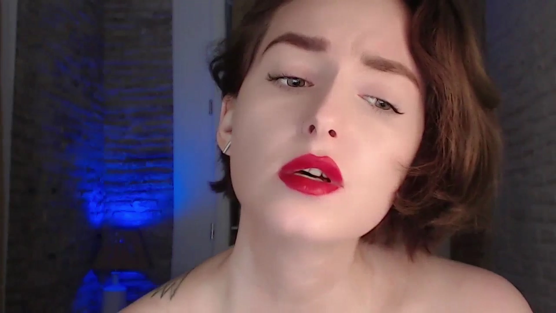 Gallery image thumbnail from Red_Lips_Girl's myfreecams stream on, 09/04/2023, 22:09 image 16 of 20