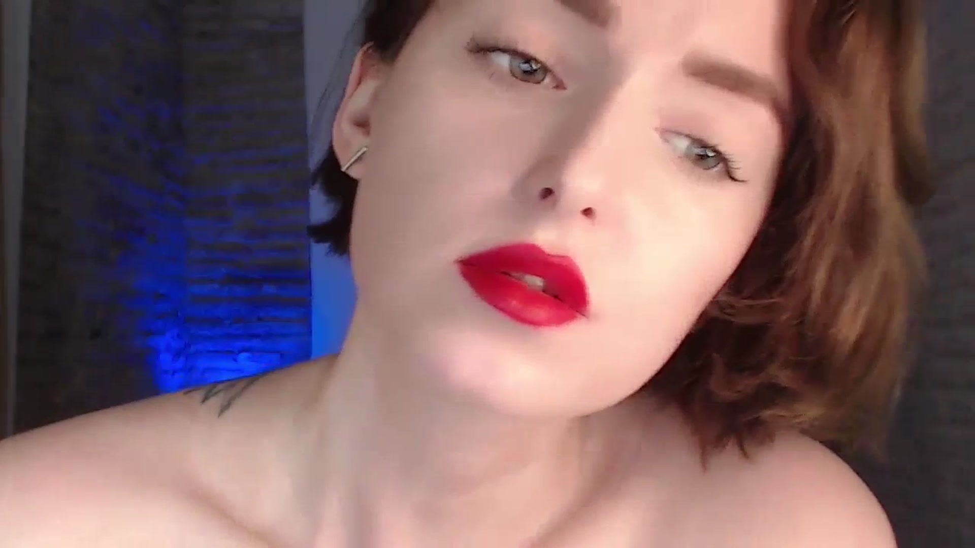 Gallery image thumbnail from Red_Lips_Girl's myfreecams stream on, 09/04/2023, 22:09 image 17 of 20