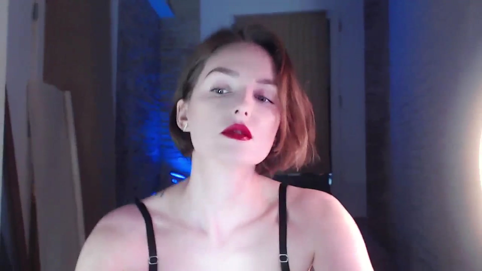 Gallery image thumbnail from Red_Lips_Girl's myfreecams stream on, 09/12/2023, 19:33 image 10 of 20