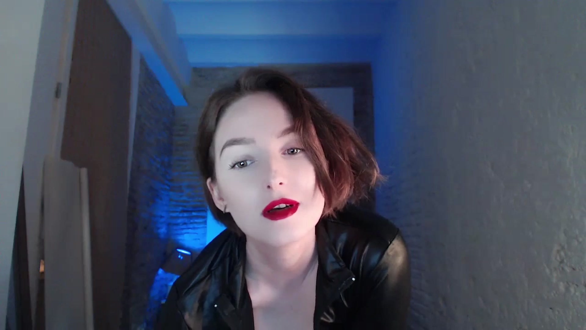 Gallery image thumbnail from Red_Lips_Girl's myfreecams stream on, 09/12/2023, 19:33 image 5 of 20