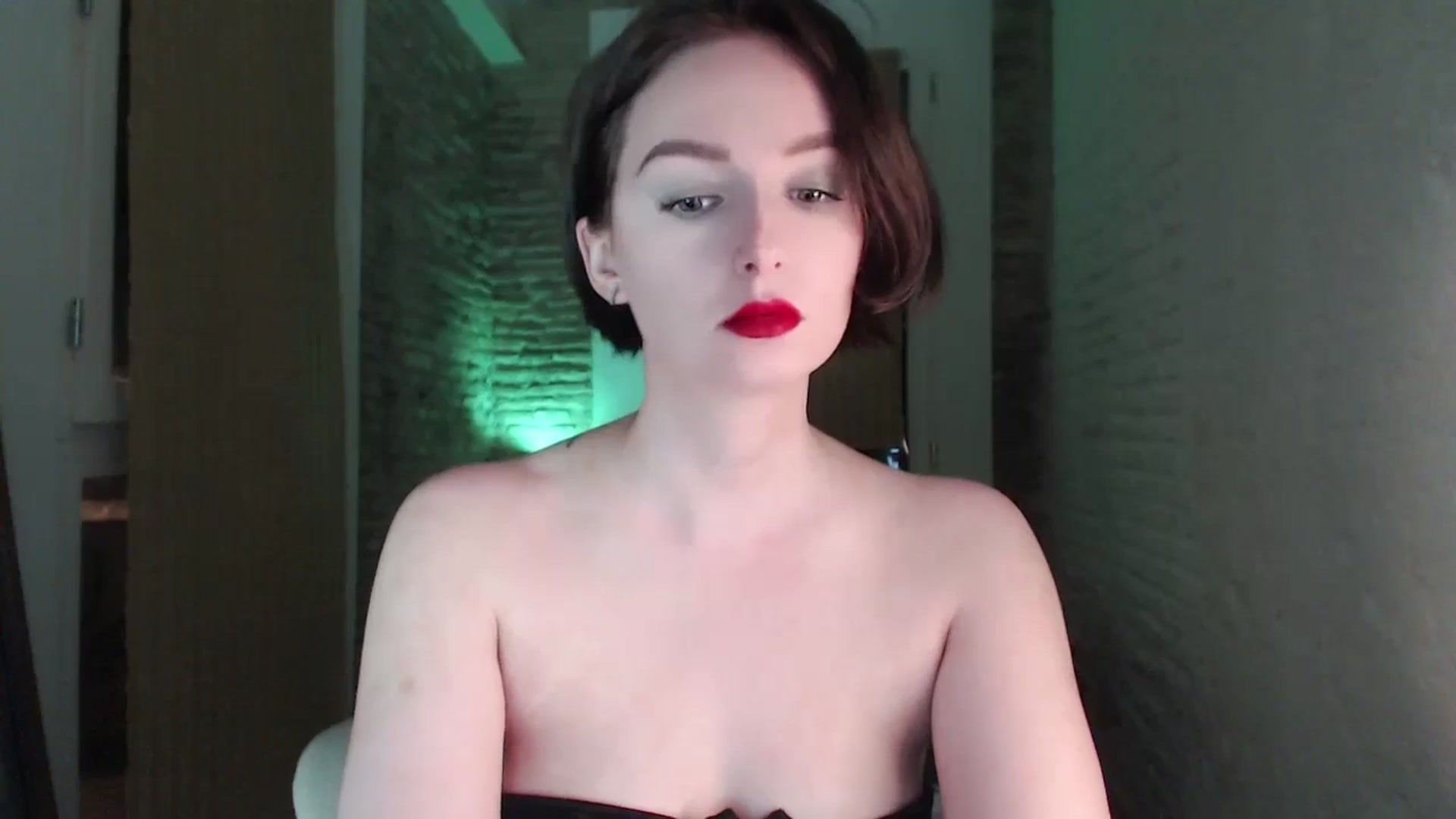 Gallery image thumbnail from Red_Lips_Girl's myfreecams stream on, 09/19/2023, 19:40 image 17 of 20