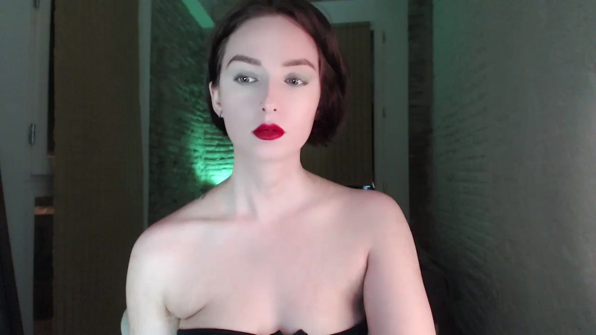 Gallery image thumbnail from Red_Lips_Girl's myfreecams stream on, 09/19/2023, 19:40 image 16 of 20