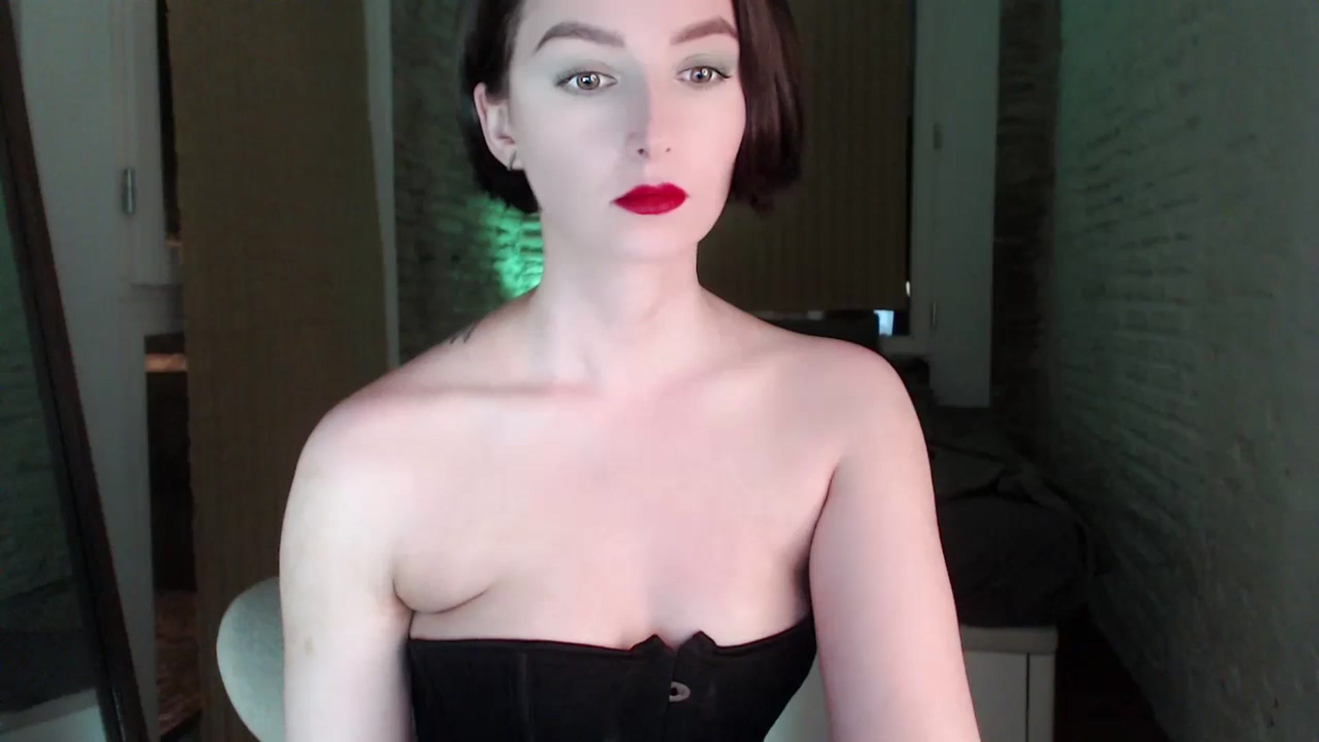 Gallery image thumbnail from Red_Lips_Girl's myfreecams stream on, 09/19/2023, 19:40 image 13 of 20