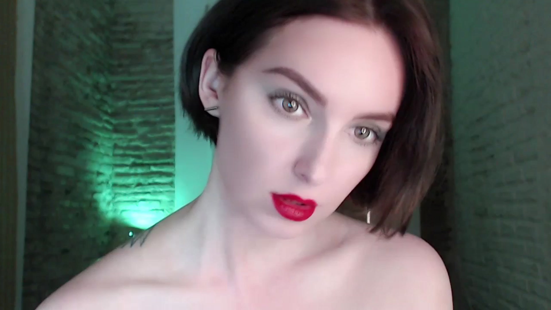 Gallery image thumbnail from Red_Lips_Girl's myfreecams stream on, 09/19/2023, 19:40 image 3 of 20