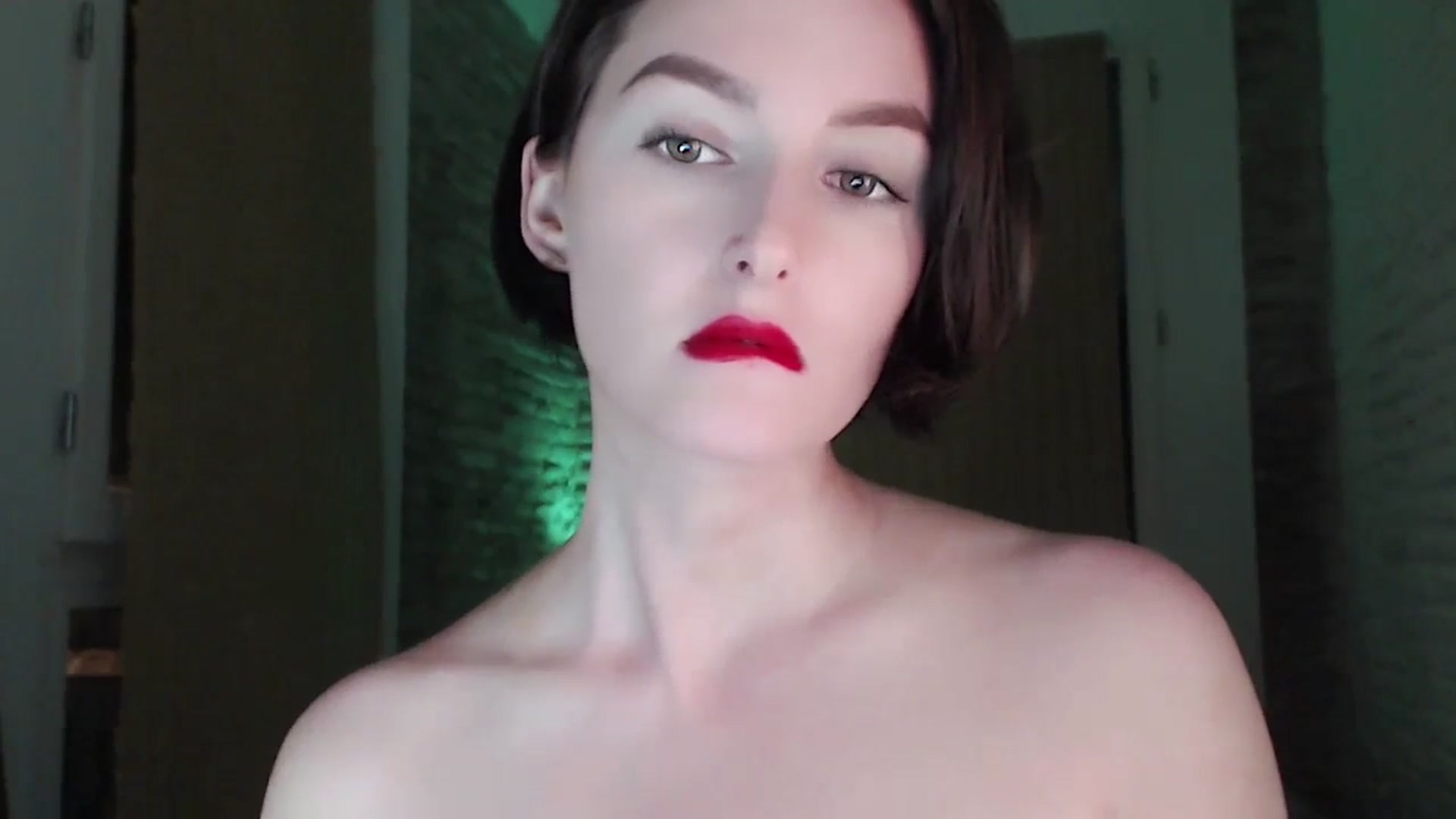 Gallery image thumbnail from Red_Lips_Girl's myfreecams stream on, 09/19/2023, 20:46 image 13 of 20