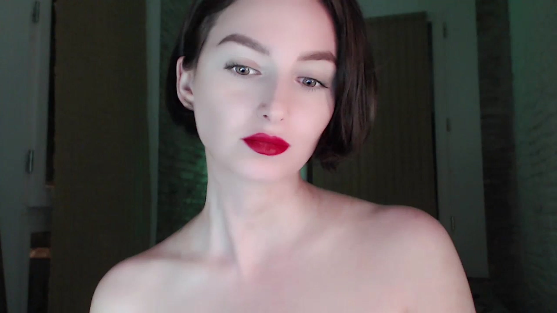 Gallery image thumbnail from Red_Lips_Girl's myfreecams stream on, 09/19/2023, 20:46 image 14 of 20
