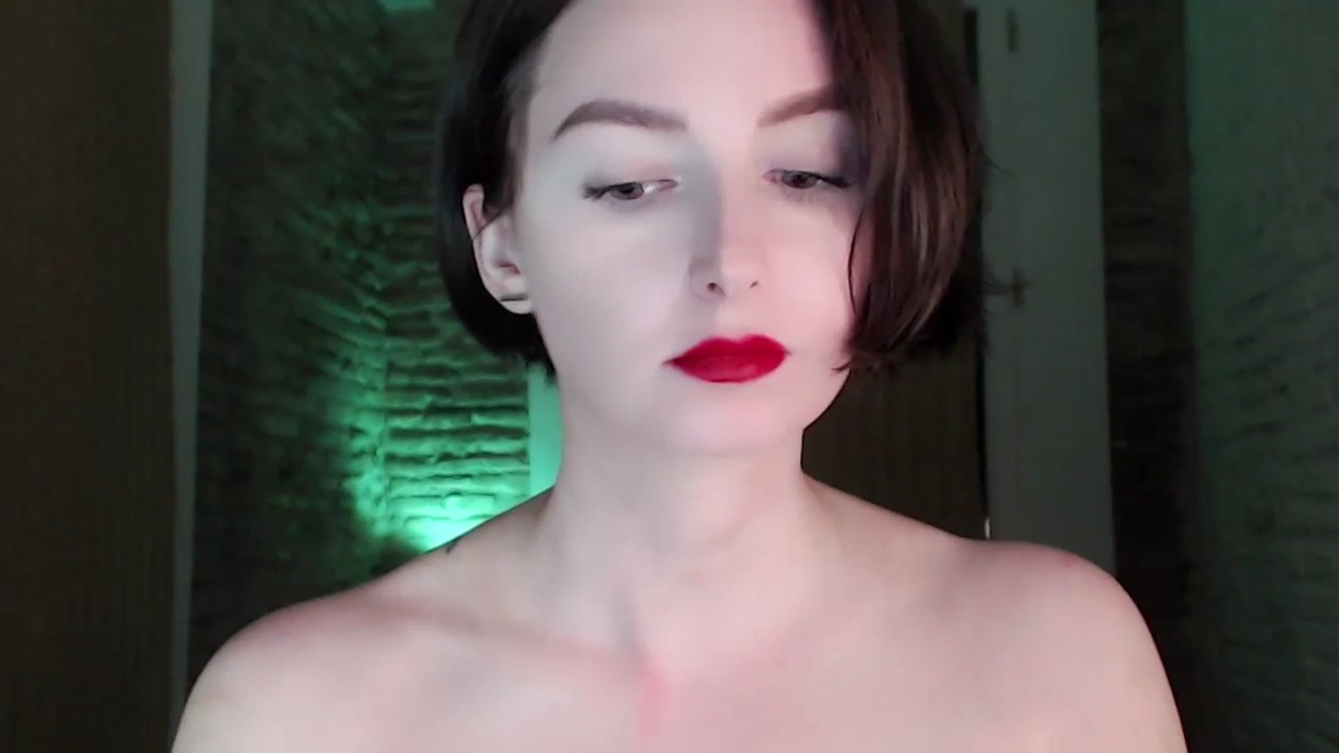 Gallery image thumbnail from Red_Lips_Girl's myfreecams stream on, 09/19/2023, 22:07 image 16 of 20