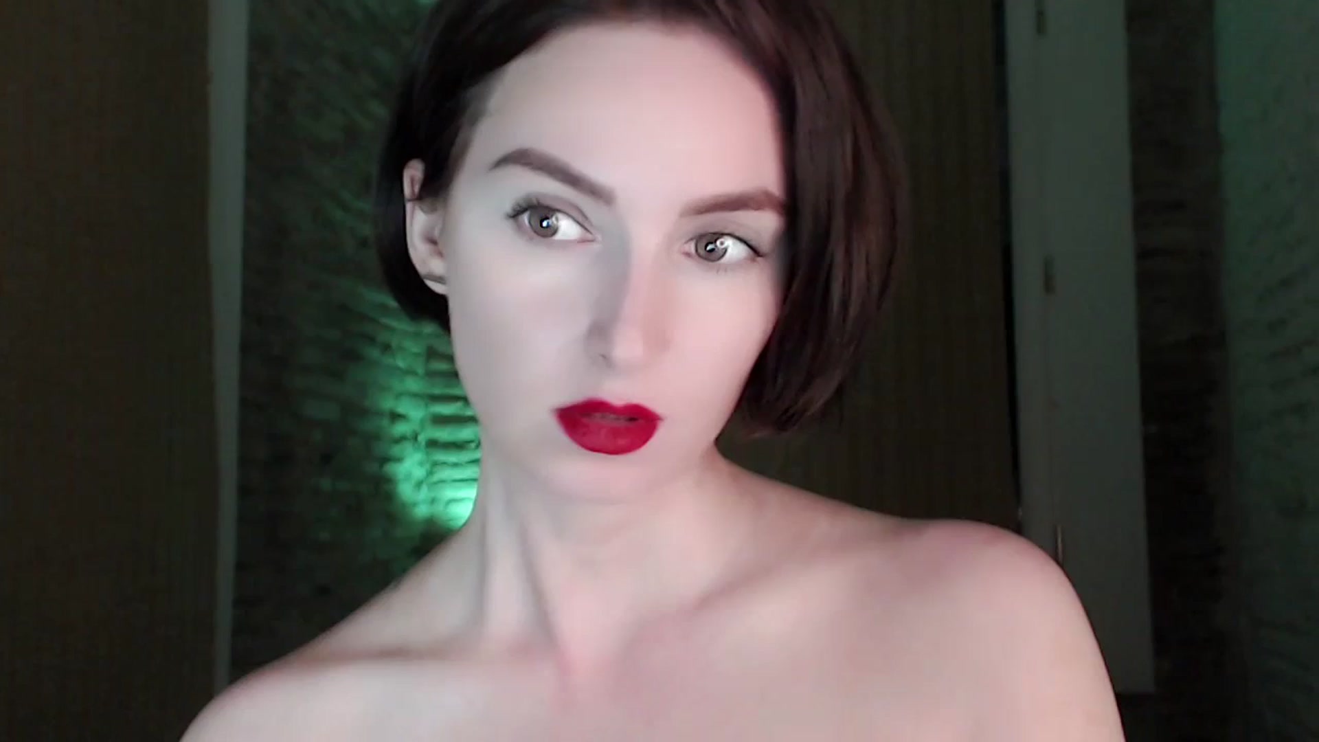 Gallery image thumbnail from Red_Lips_Girl's myfreecams stream on, 09/19/2023, 22:07 image 18 of 20