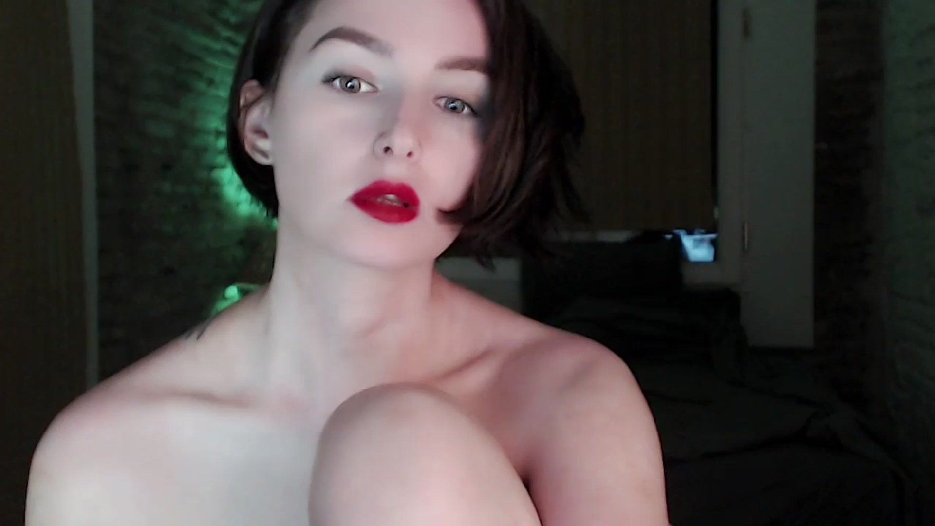 Gallery image thumbnail from Red_Lips_Girl's myfreecams stream on, 09/19/2023, 22:07 image 9 of 20
