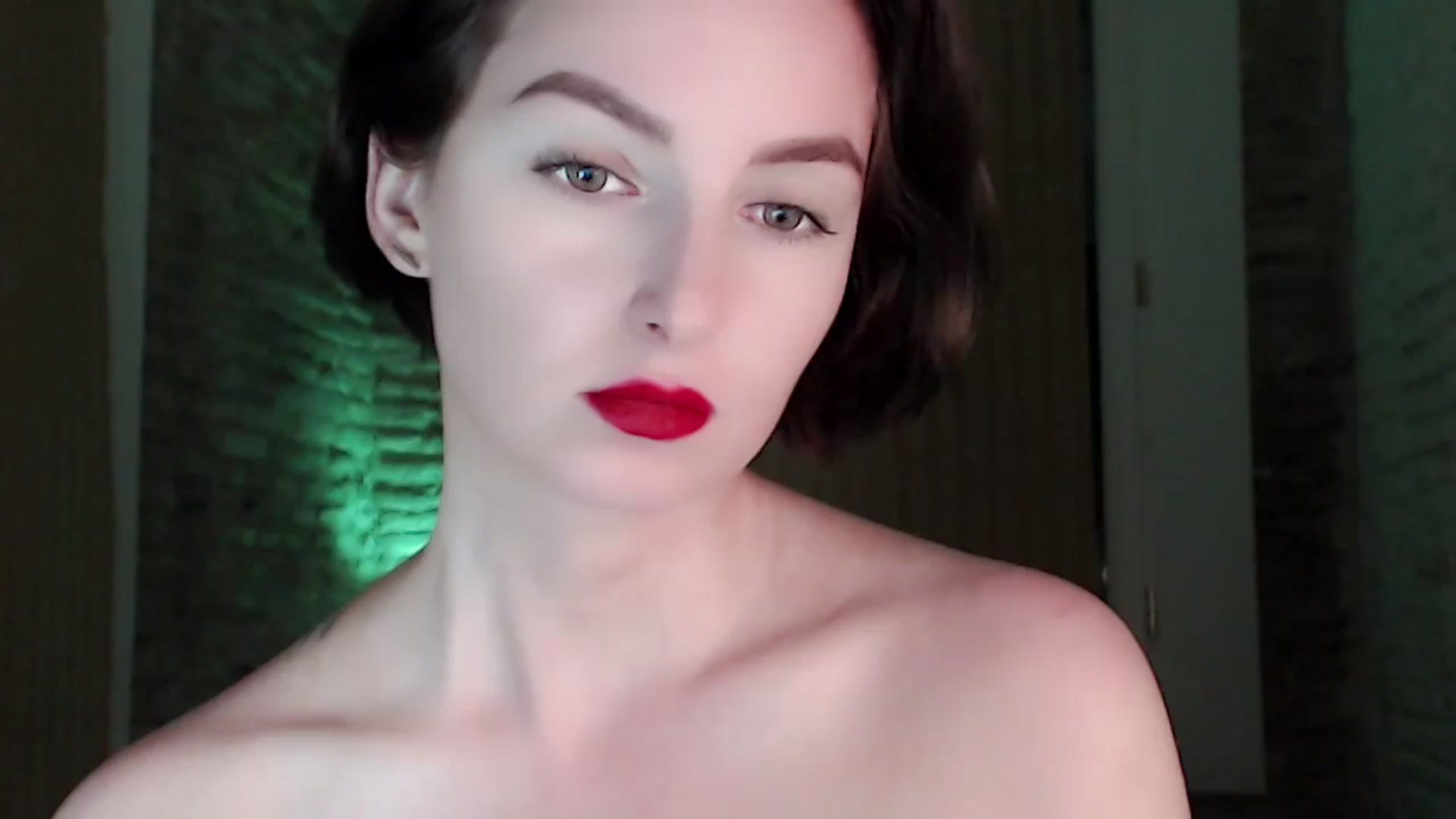 Gallery image thumbnail from Red_Lips_Girl's myfreecams stream on, 09/19/2023, 22:07 image 6 of 20