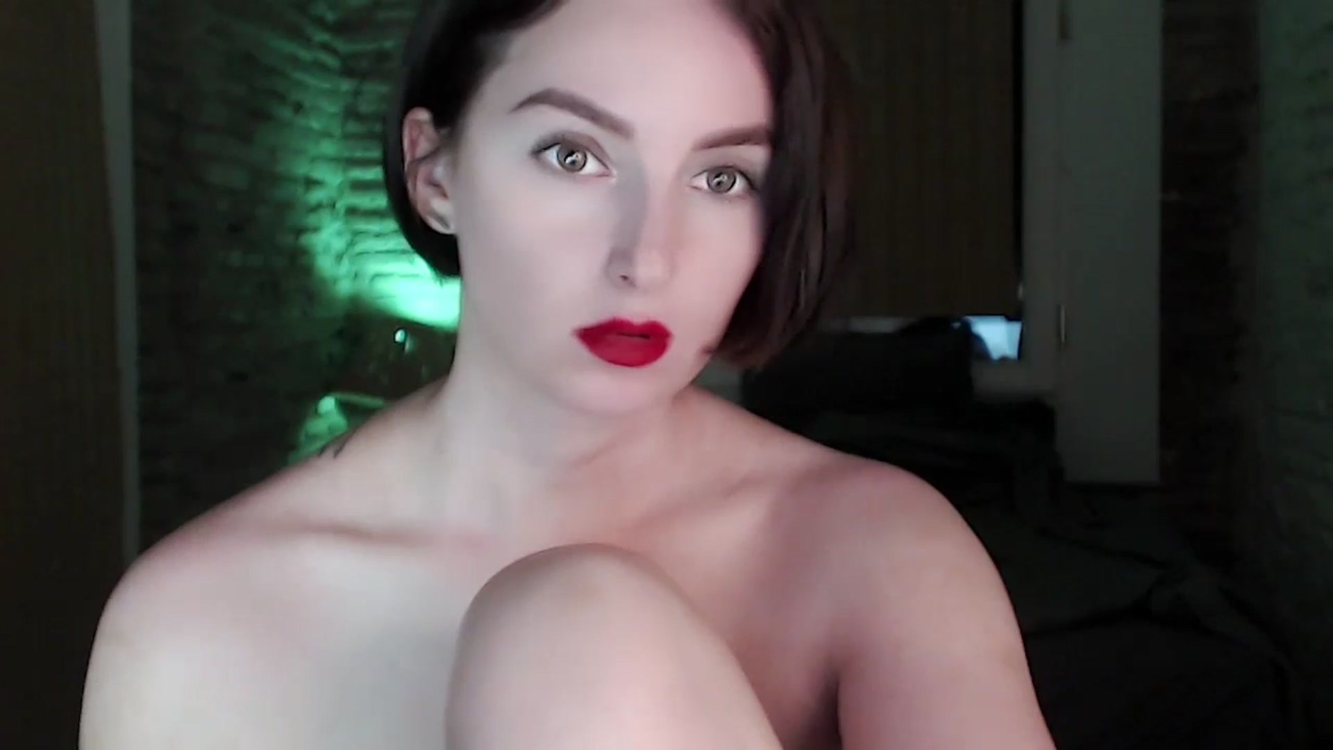 Gallery image thumbnail from Red_Lips_Girl's myfreecams stream on, 09/19/2023, 22:07 image 8 of 20