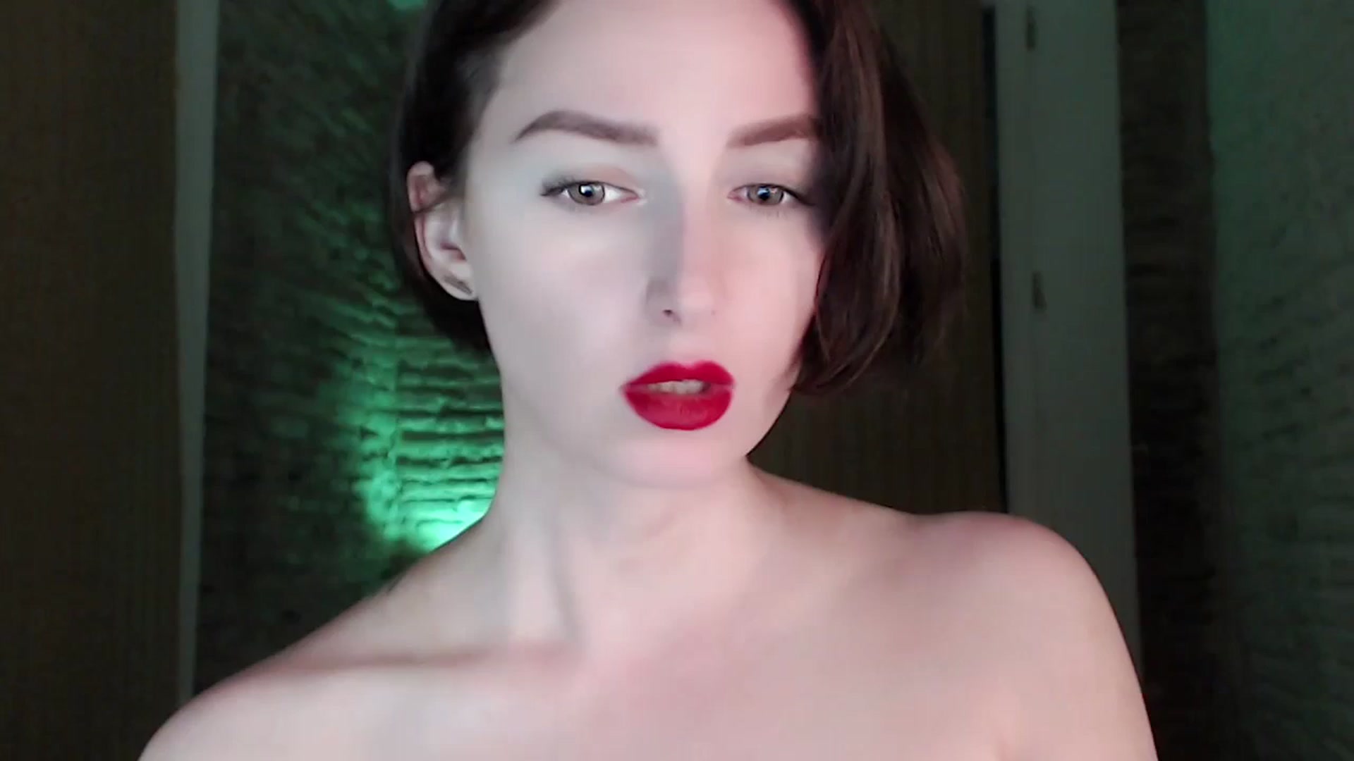 Gallery image thumbnail from Red_Lips_Girl's myfreecams stream on, 09/19/2023, 22:07 image 13 of 20