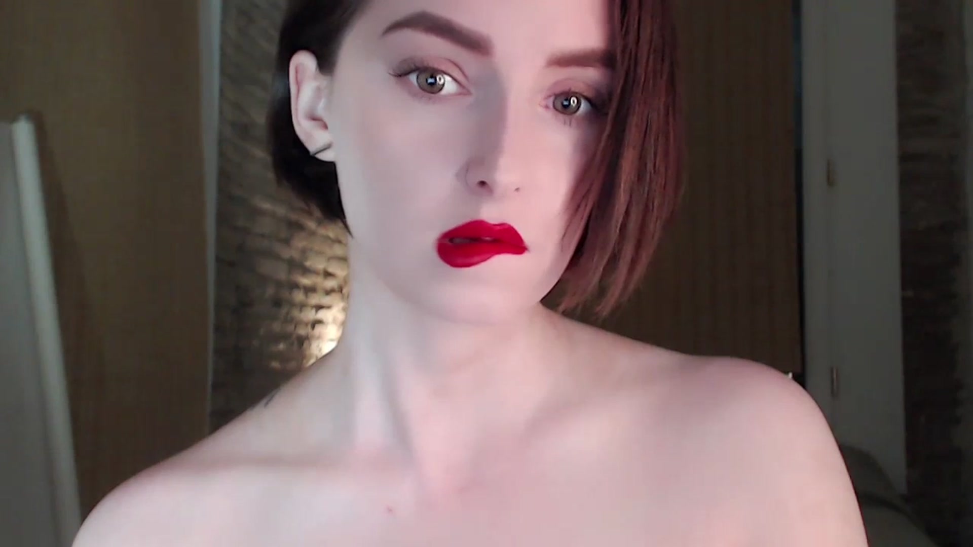 Gallery image thumbnail from Red_Lips_Girl's myfreecams stream on, 09/28/2023, 21:16 image 18 of 20