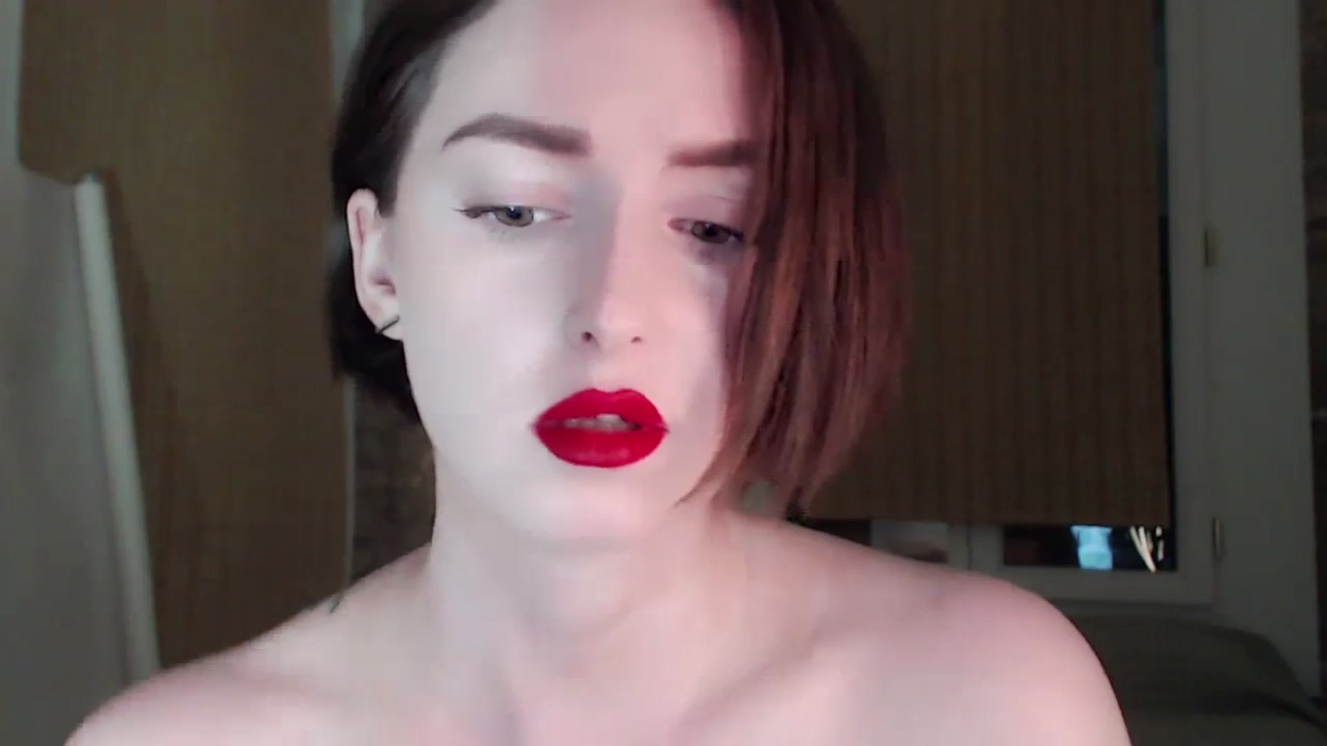Gallery image thumbnail from Red_Lips_Girl's myfreecams stream on, 09/28/2023, 21:16 image 13 of 20