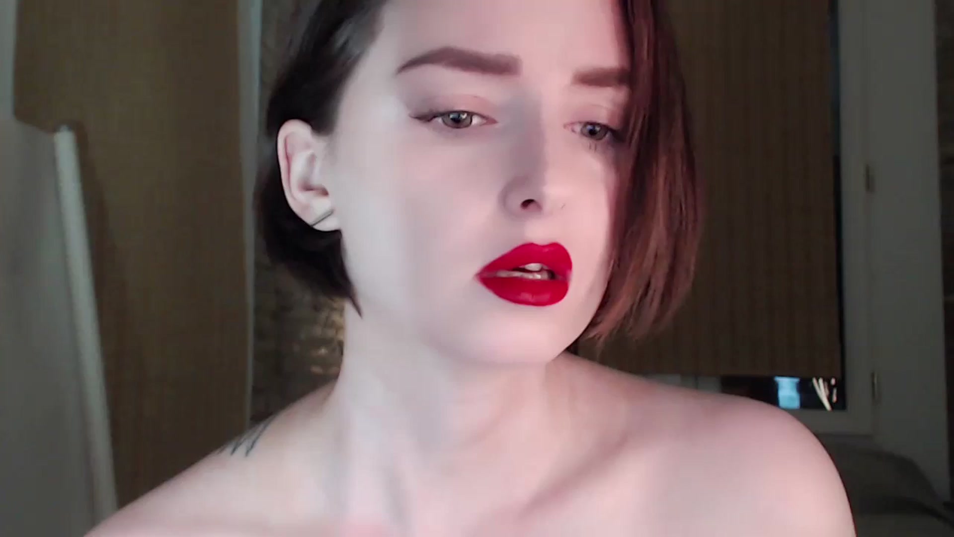 Gallery image thumbnail from Red_Lips_Girl's myfreecams stream on, 09/28/2023, 21:16 image 12 of 20