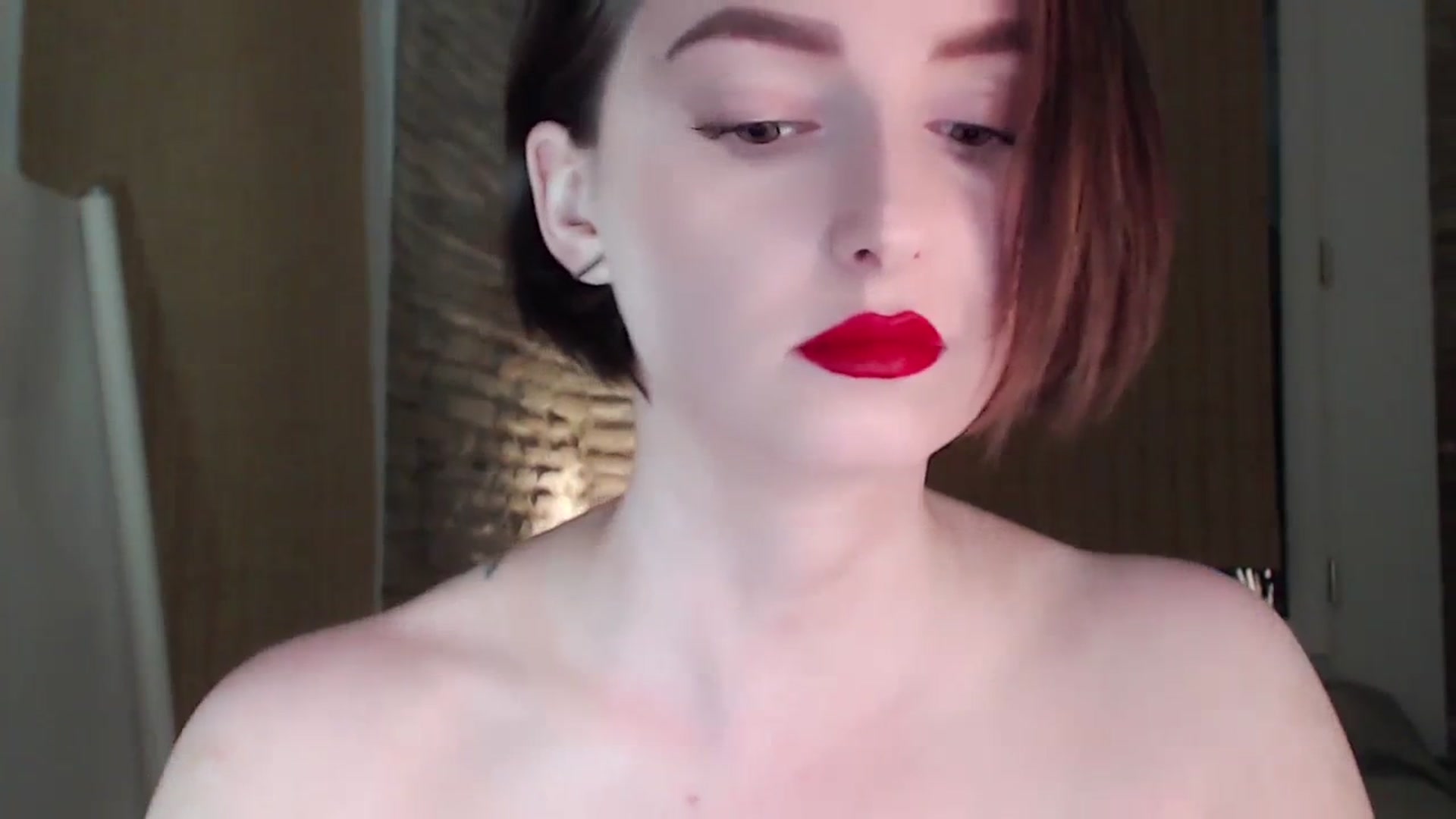 Gallery image thumbnail from Red_Lips_Girl's myfreecams stream on, 09/28/2023, 21:16 image 14 of 20