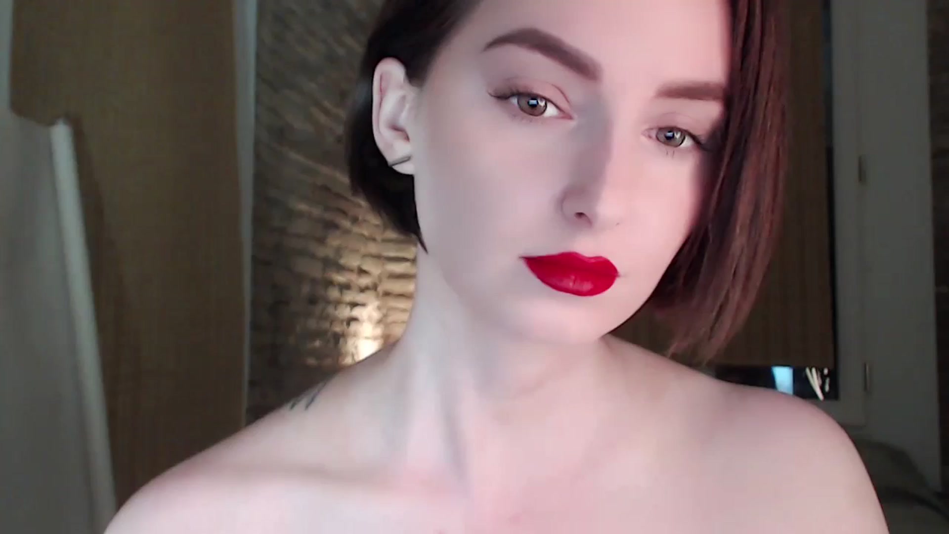 Gallery image thumbnail from Red_Lips_Girl's myfreecams stream on, 09/28/2023, 21:16 image 16 of 20