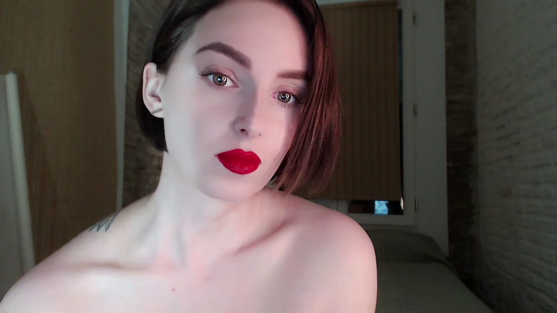 Gallery image thumbnail from Red_Lips_Girl's myfreecams stream on, 09/28/2023, 22:07 image 12 of 20