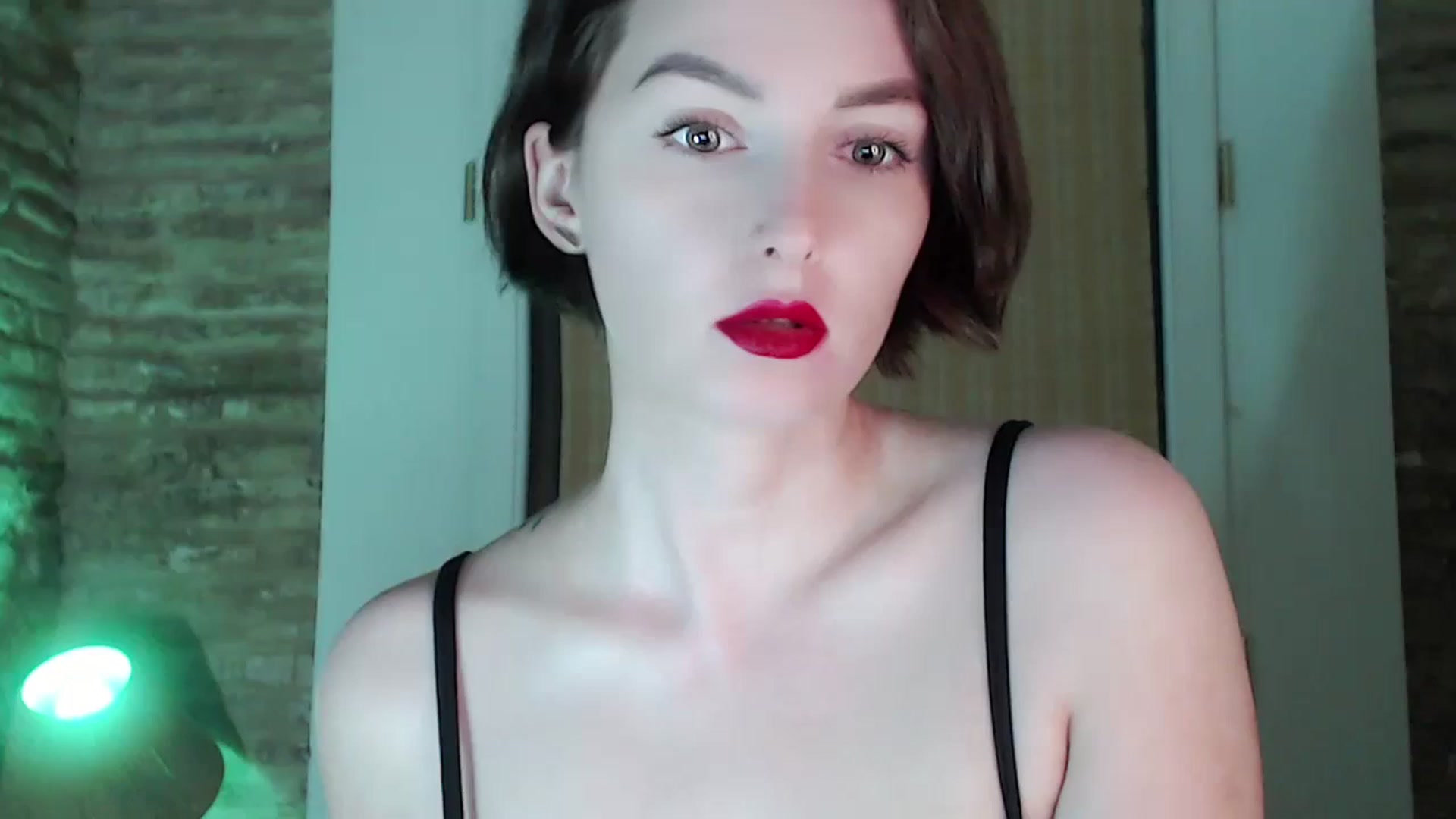 Gallery image thumbnail from Red_Lips_Girl's myfreecams stream on, 10/01/2023, 23:41 image 1 of 20