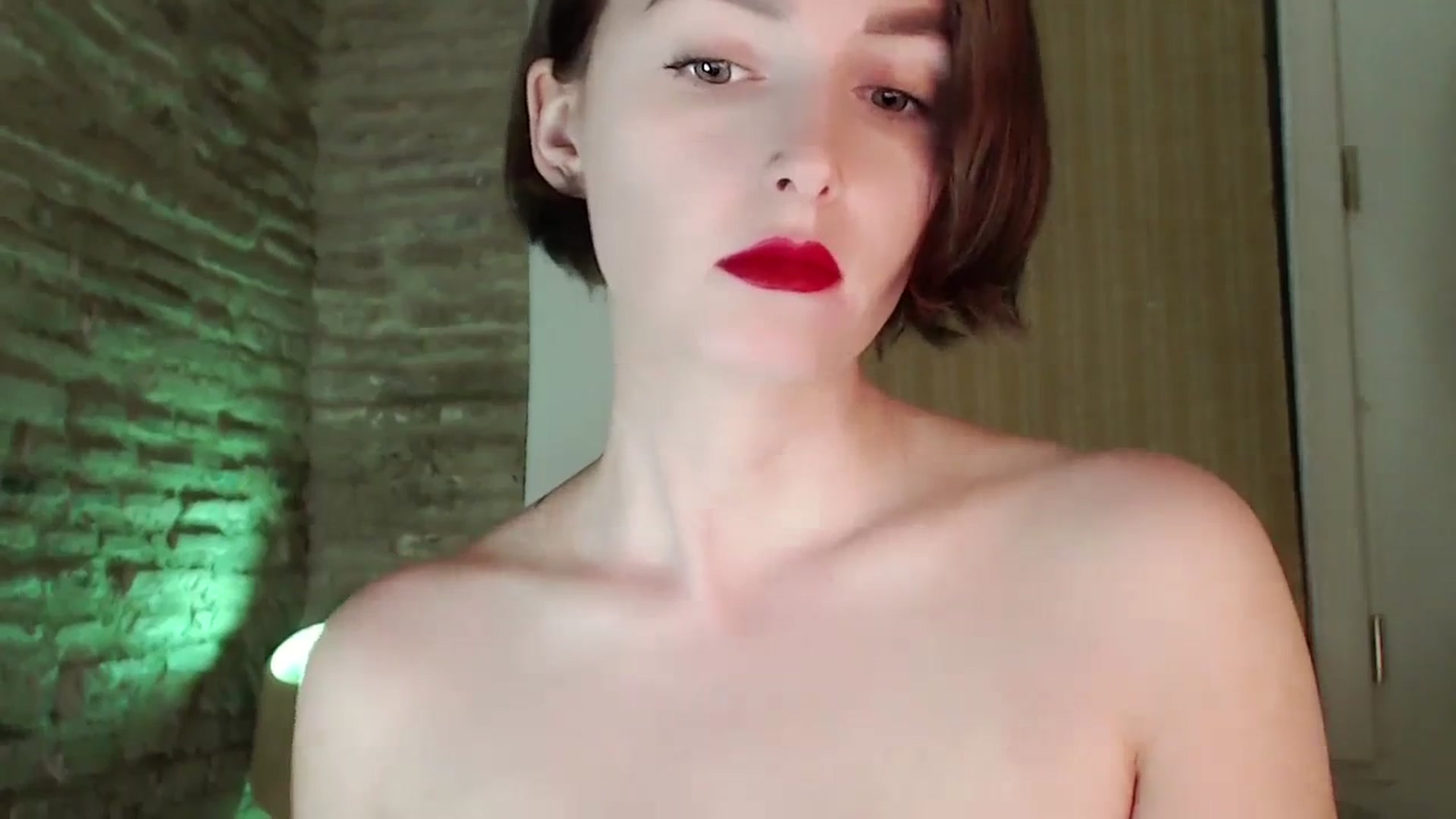 Gallery image thumbnail from Red_Lips_Girl's myfreecams stream on, 10/02/2023, 24:00 image 18 of 20